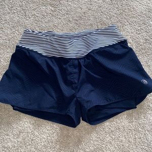 Women’s mpg shorts with built in spandex.
